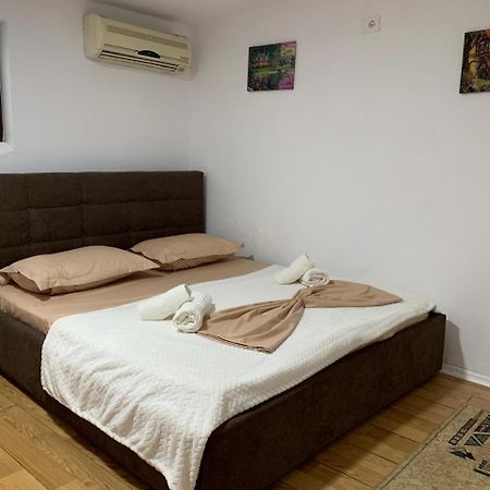 Guesthouse N&B Berat Buitenkant foto