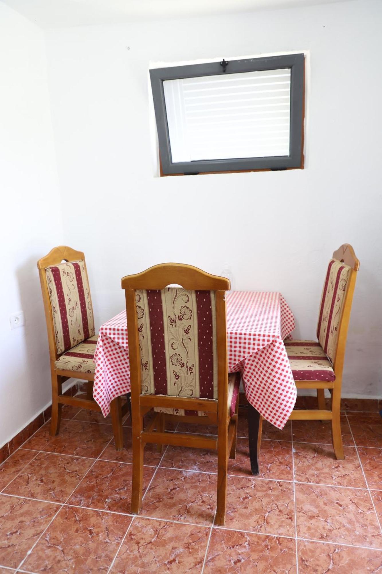Guesthouse N&B Berat Buitenkant foto