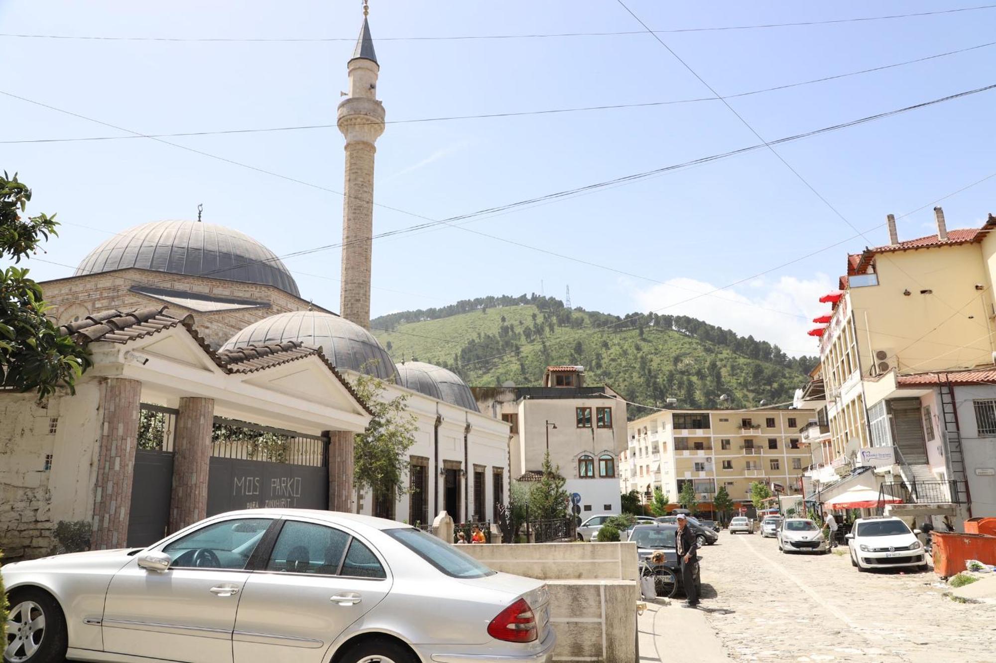 Guesthouse N&B Berat Buitenkant foto