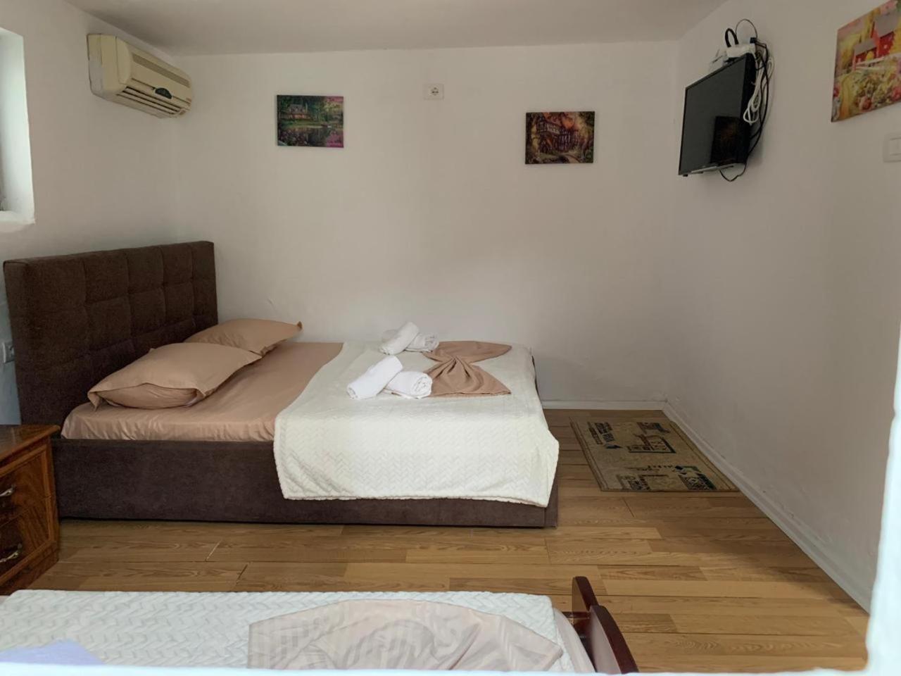 Guesthouse N&B Berat Buitenkant foto