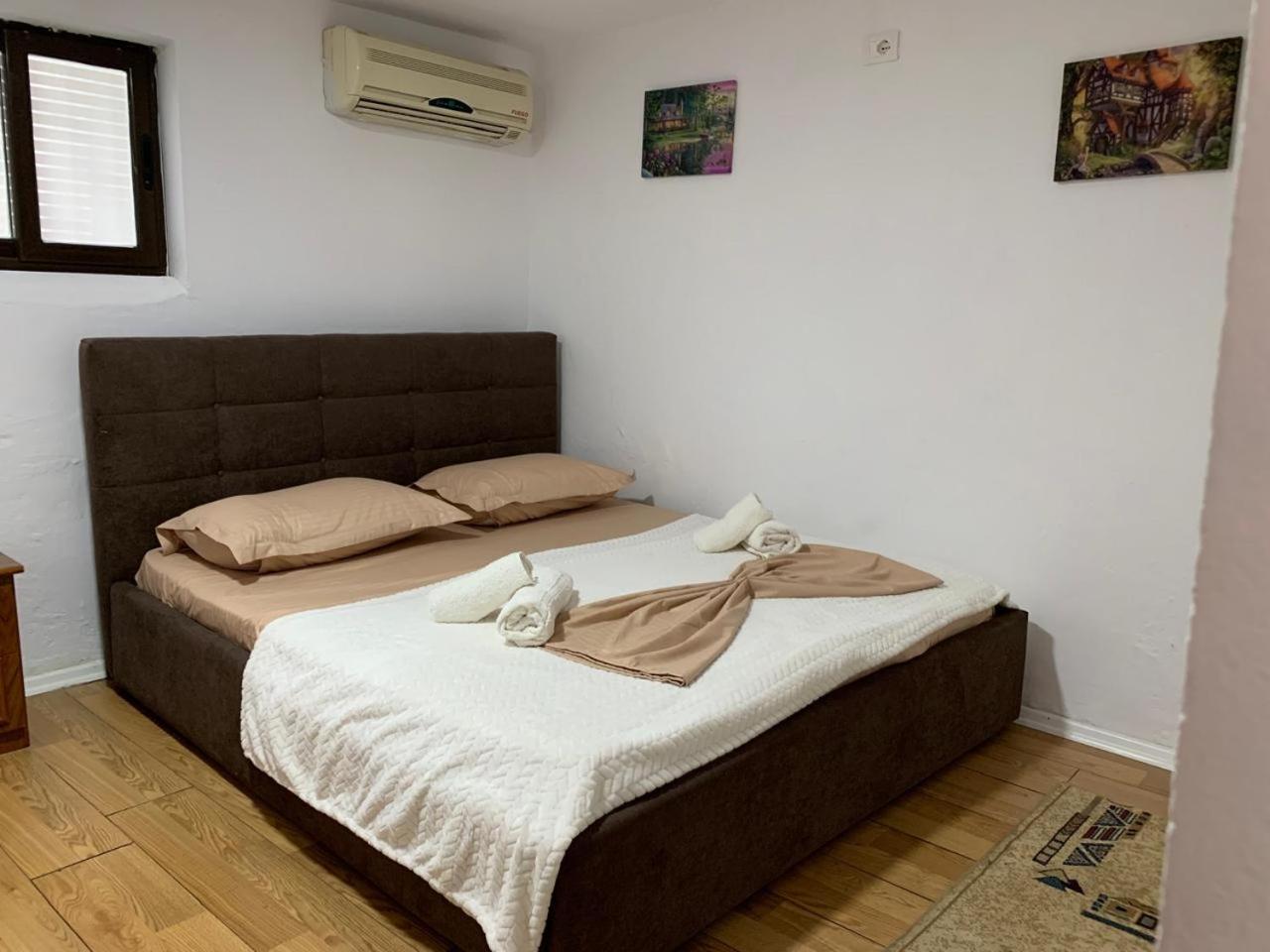 Guesthouse N&B Berat Buitenkant foto